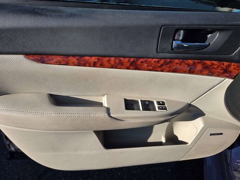 Used 2011 Subaru Legacy 2.5i Limited image 8