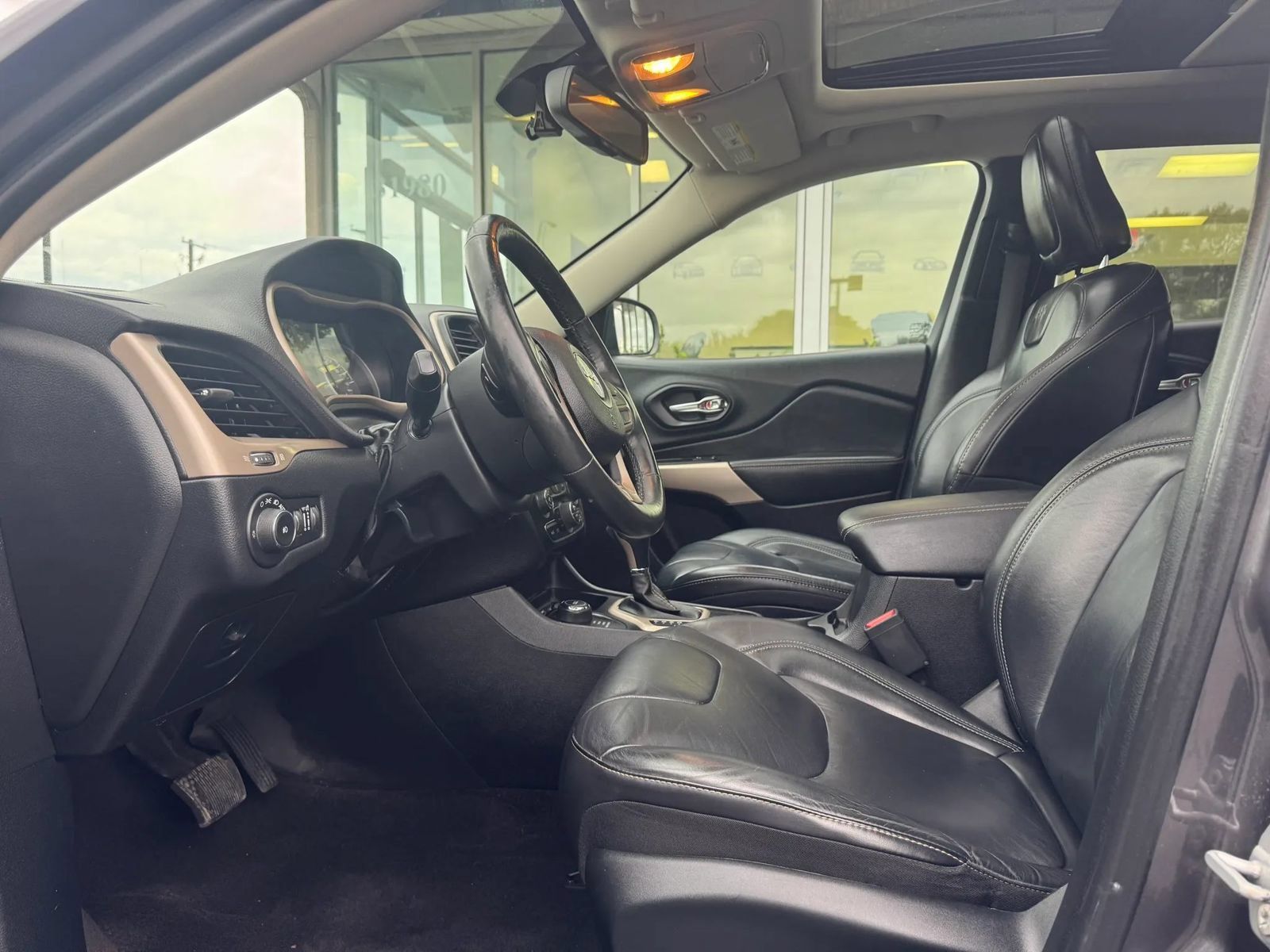 Used 2017 Jeep Cherokee High Altitude AWD/4WD image 9