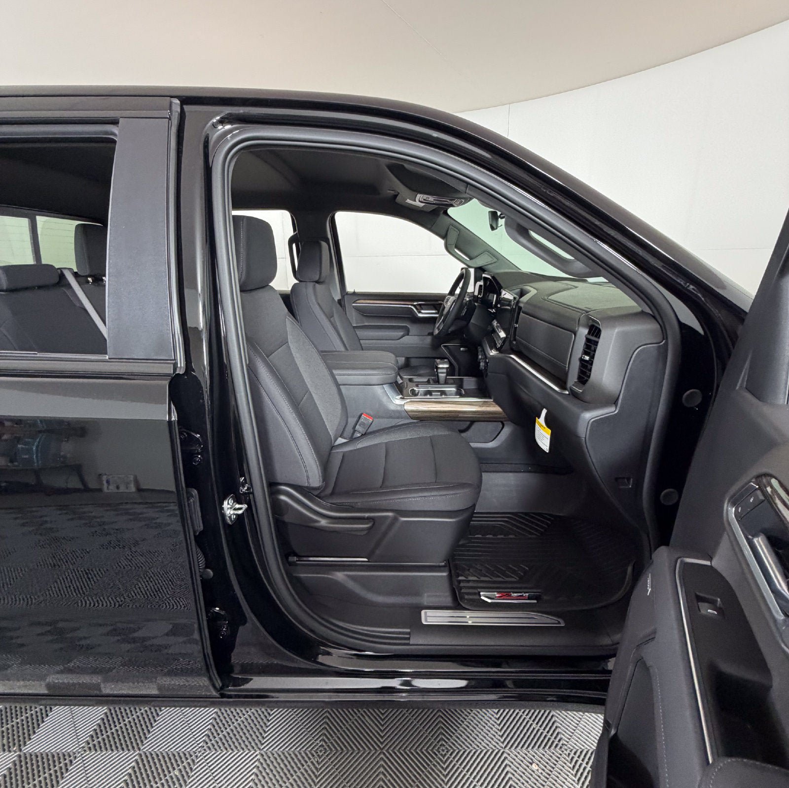 New 2026 Chevrolet Silverado 1500 RST AWD/4WD image 6