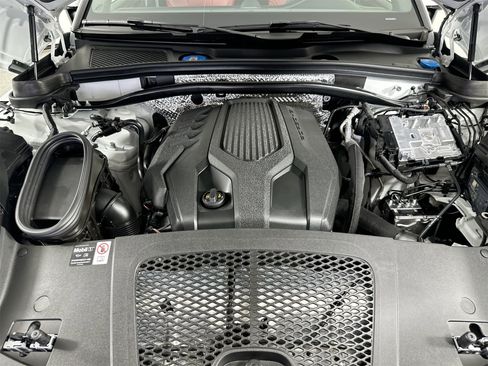 New 2025 Porsche Macan Turbo image 36