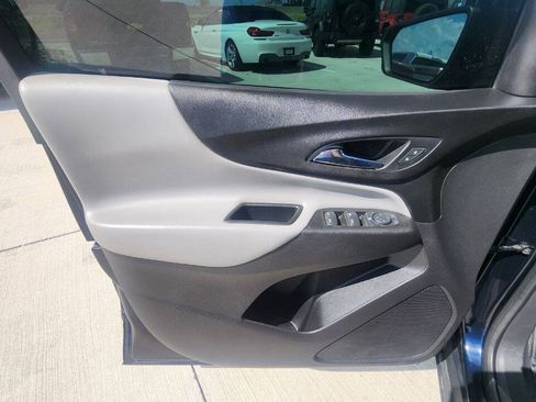Used 2020 Chevrolet Equinox LS w/ LS Convenience Package FWD image 11
