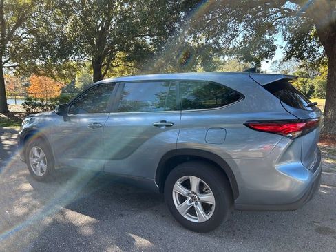 Used 2023 Toyota Highlander LE image 3
