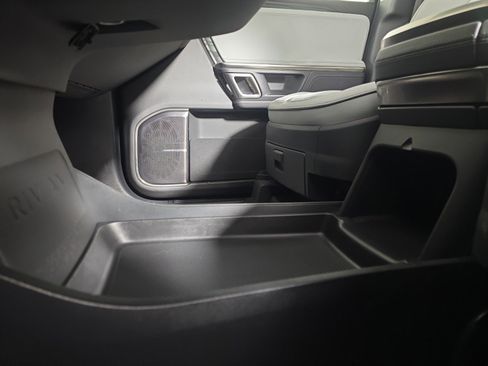 Used 2023 Rivian R1T Launch Edition image 31