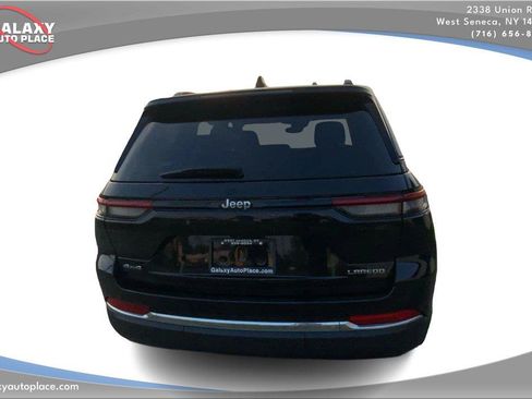 Used 2023 Jeep Grand Cherokee Laredo w/ Luxury Tech Group I AWD/4WD image 6