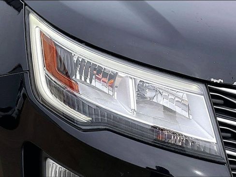 Used 2017 Ford Explorer XLT w/ Equipment Group 202A image 29