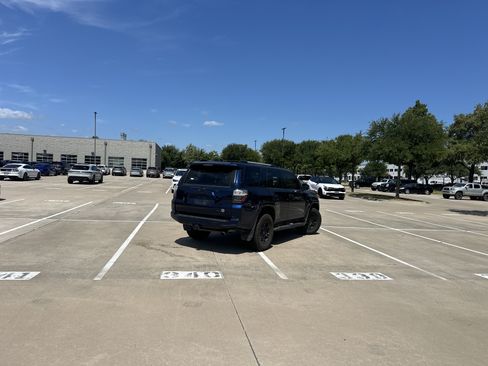 Used 2021 Toyota 4Runner SR5 Premium w/ Moonroof Package AWD/4WD image 2