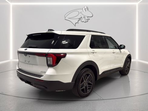 Certified 2025 Ford Explorer ST-Line w/ Premium Package AWD/4WD image 5