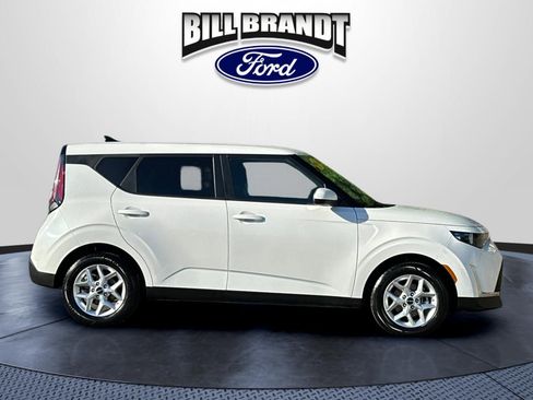 Used 2024 Kia Soul LX w/ Option Group 015 FWD image 2