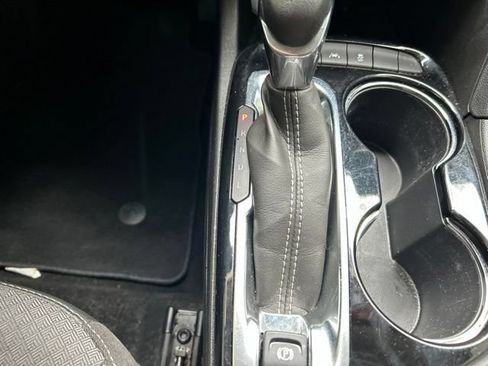 Used 2022 Buick Encore GX Select FWD image 32
