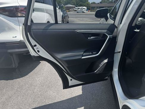 Used 2019 Toyota RAV4 Limited AWD/4WD image 12