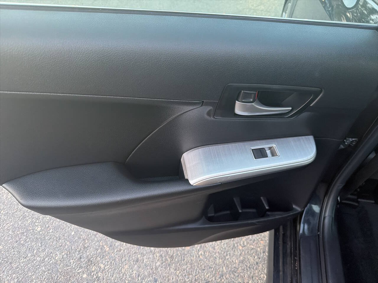 Used 2012 Toyota Camry SE w/ Leather Pkg FWD image 31