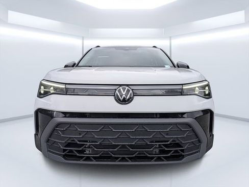 New 2026 Volkswagen Taos SE FWD image 8