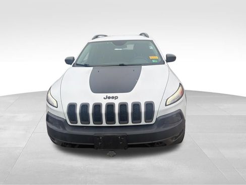 Used 2018 Jeep Cherokee Trailhawk w/ Comfort/Convenience Group AWD/4WD image 2
