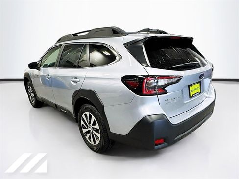 Used 2025 Subaru Outback Premium image 7