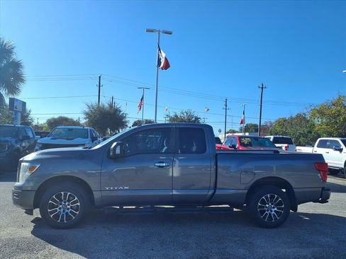 Used 2021 Nissan Titan SV w/ SV Convenience Package image 24