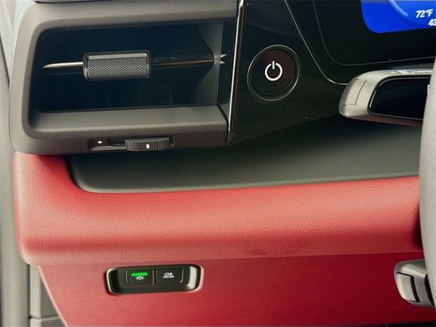 New 2025 Porsche Macan Electric image 14