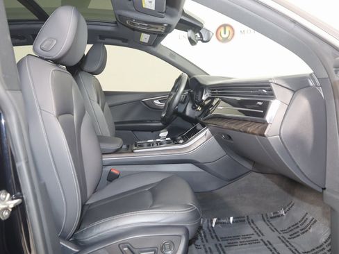 Used 2021 Audi Q8 Prestige w/ Prestige Package image 13