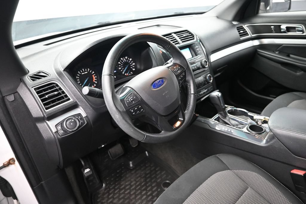 Used 2017 Ford Explorer XLT FWD image 12