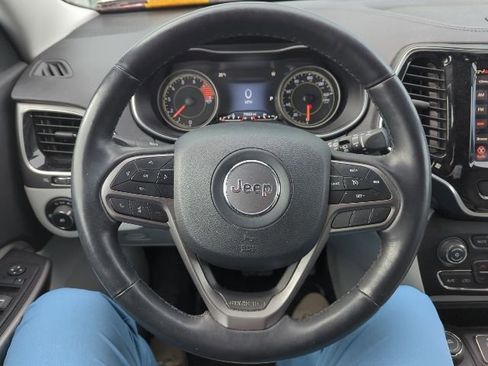 Used 2019 Jeep Cherokee Limited image 8