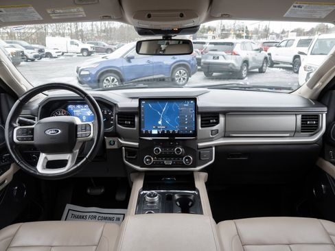 Used 2023 Ford Expedition Max XLT image 2