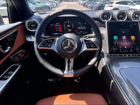 Used 2026 Mercedes-Benz GLC 300 4MATIC image 4