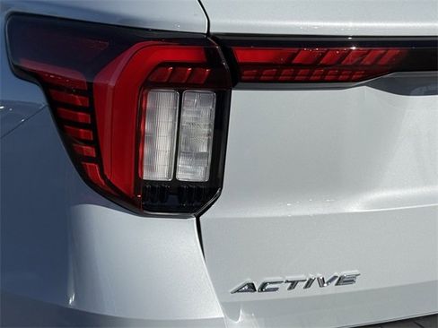 New 2026 Ford Explorer Active w/ Active Comfort Package image 9