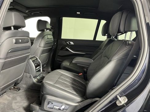 Used 2023 BMW X7 xDrive40i w/ Executive Package image 19