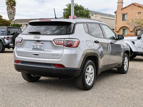 Used 2017 Jeep Compass Sport w/ Tech Group FWD image 4