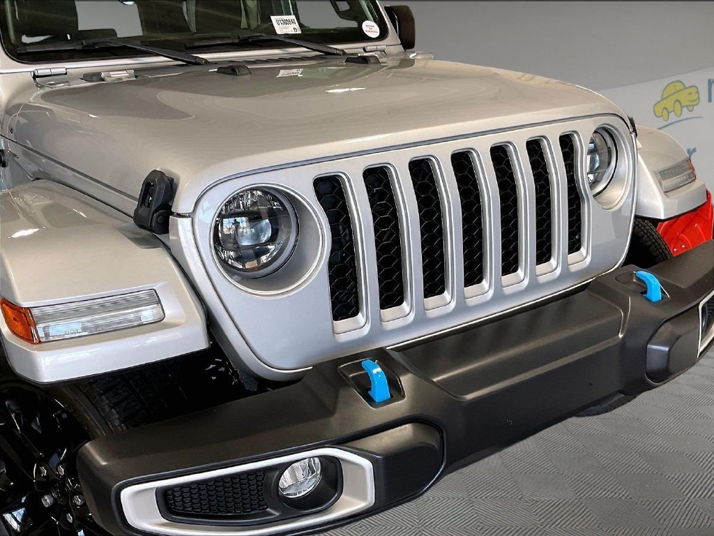 Used 2023 Jeep Wrangler Unlimited Sahara w/ Cold Weather Group AWD/4WD image 31