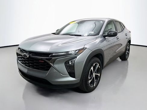 Used 2025 Chevrolet Trax RS w/ Driver Confidence Package image 4