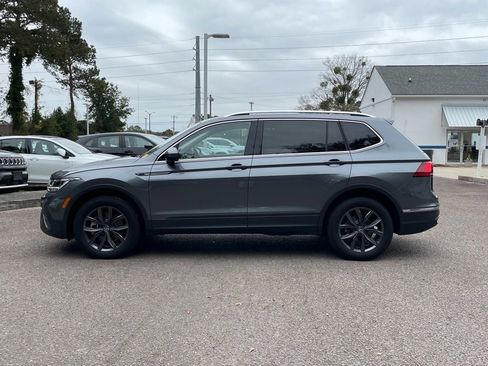 Used 2022 Volkswagen Tiguan SE w/ Panoramic Sunroof Package image 7