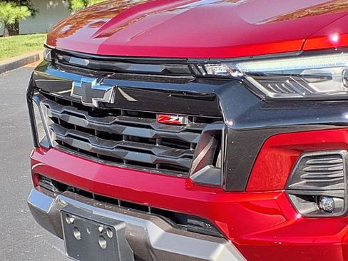 Used 2023 Chevrolet Colorado Z71 w/ Z71 Convenience Package 2 AWD/4WD image 2