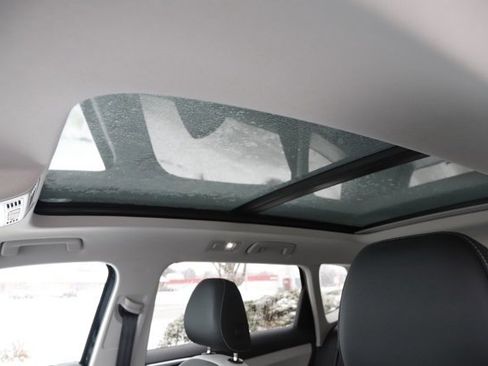 Used 2025 Volkswagen Taos SE w/ Panoramic Sunroof Package image 15