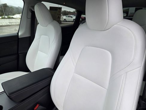 Used 2023 Tesla Model Y Long Range AWD/4WD image 16