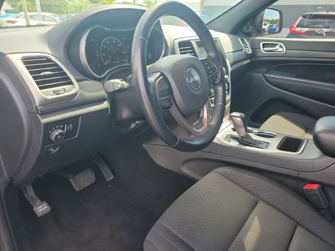 Used 2021 Jeep Grand Cherokee Laredo AWD/4WD image 16