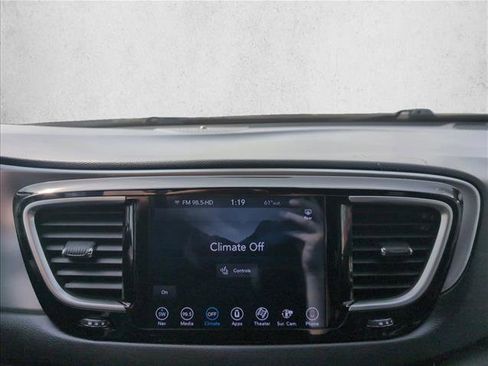 Used 2019 Chrysler Pacifica Touring-L Plus w/ Advanced Safetytec Group image 11