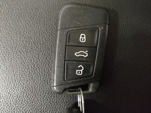 Used 2022 Volkswagen Jetta SE w/ Panoramic Sunroof Package FWD image 32