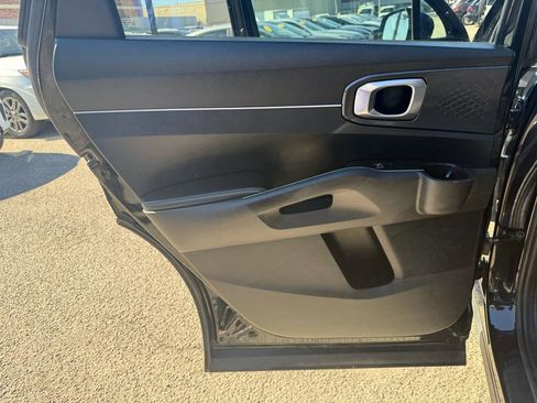 Used 2021 Kia Sorento S image 19