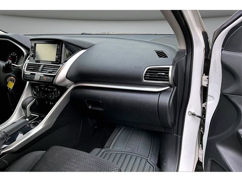 Used 2018 Mitsubishi Eclipse Cross ES FWD image 17