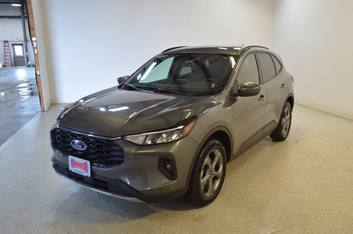 Used 2025 Ford Escape ST-Line Select AWD/4WD image 7