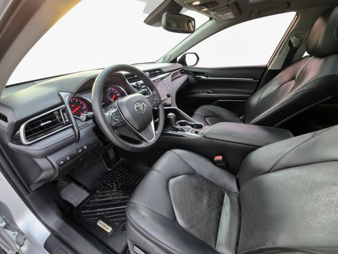 Used 2019 Toyota Camry XSE w/ Navigation Package FWD image 9