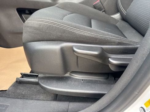 Used 2023 GMC Terrain SLE image 11