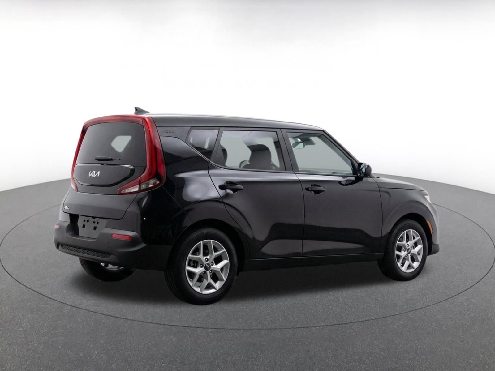 Used 2025 Kia Soul LX w/ LX Technology Package FWD image 10