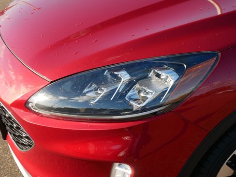 Used 2020 Ford Escape Titanium AWD/4WD image 16
