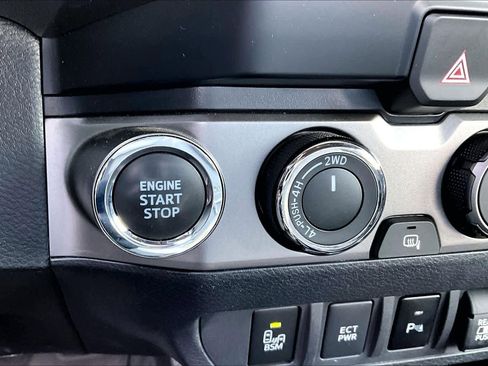 Used 2022 Toyota Tacoma Limited image 34