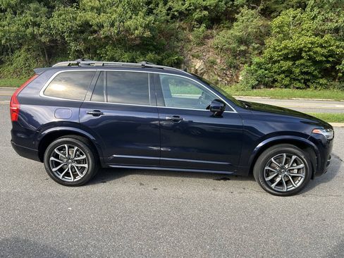 Used 2016 Volvo XC90 T6 Momentum w/ Momentum Plus Package AWD/4WD image 7