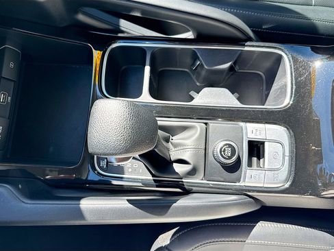 Used 2022 Kia Telluride LX image 21