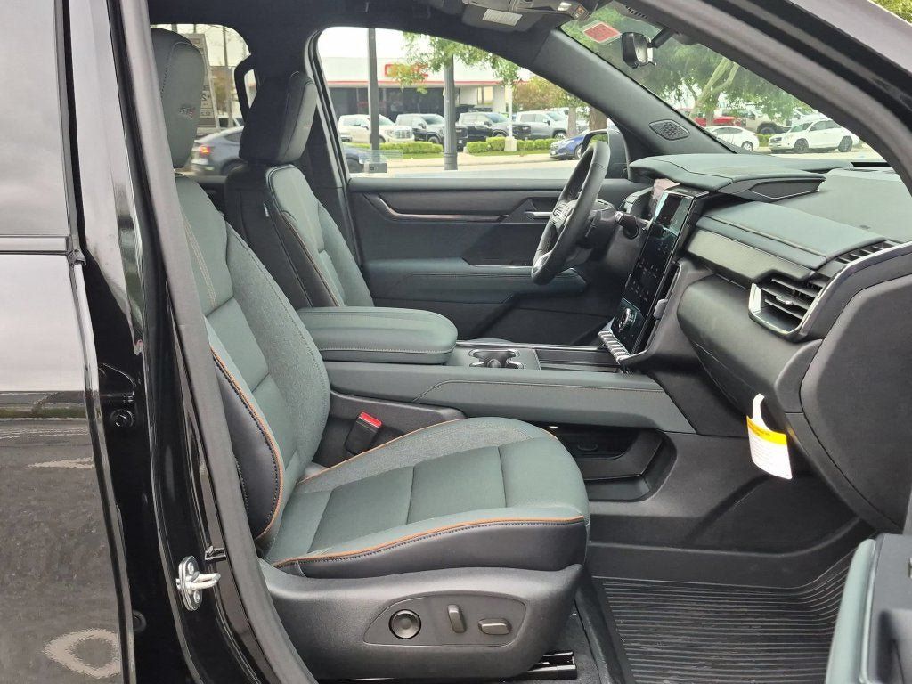 New 2027 GMC Acadia AT4 w/ Luxury Package AWD/4WD image 25