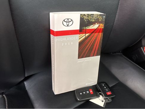 Used 2018 Toyota Highlander XLE image 43