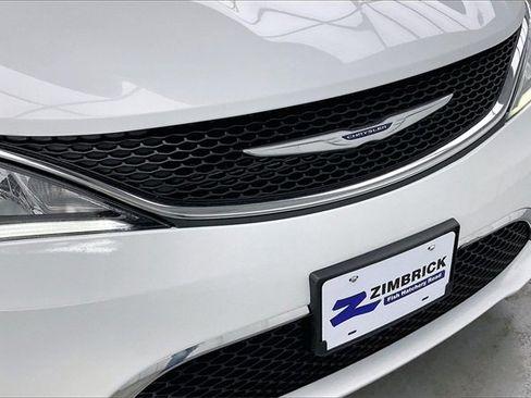 Used 2020 Chrysler Pacifica Limited image 31
